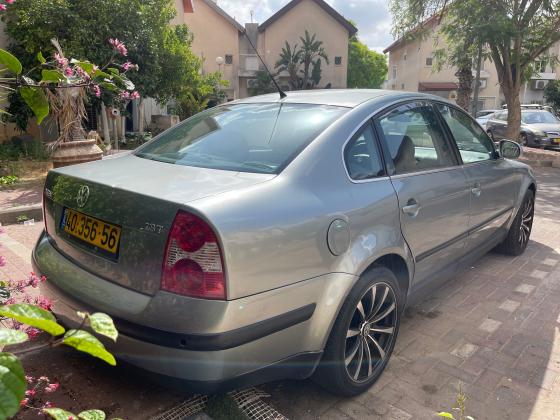 פולקסווגן פאסאט (2004)