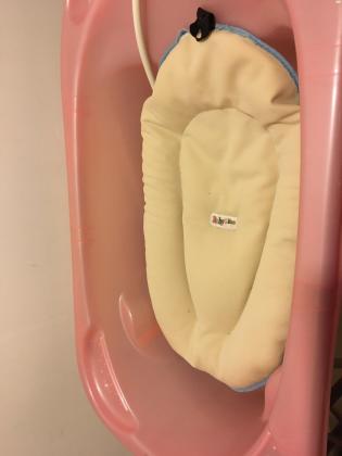 אמבטיה לתינוק עם רגליים מתקפלות