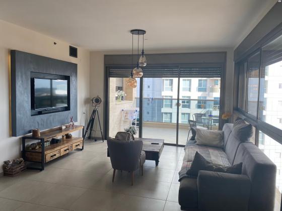 אהוד מנור 18 (עיר ימים)