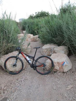 אופניים קרבון שיכוך מלא מערכות