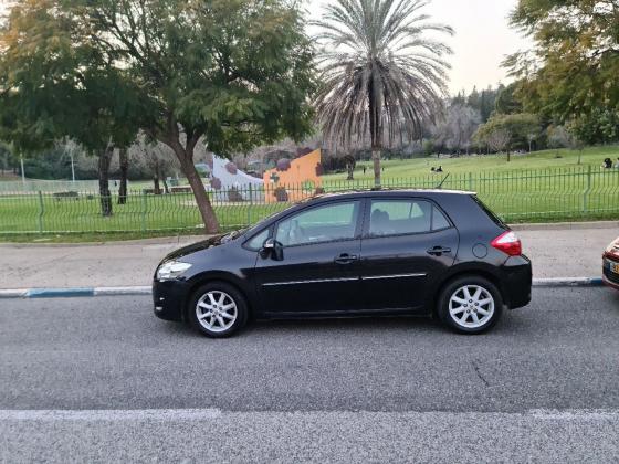 טויוטה אוריס (2010)