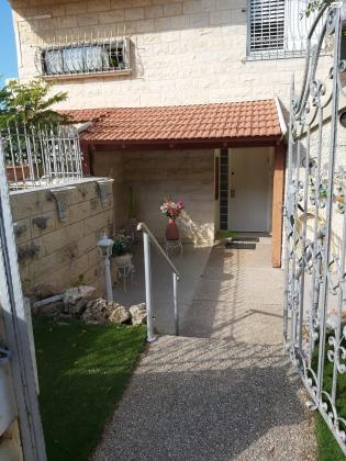 חנה רובינא 4 (רמת גולדה)