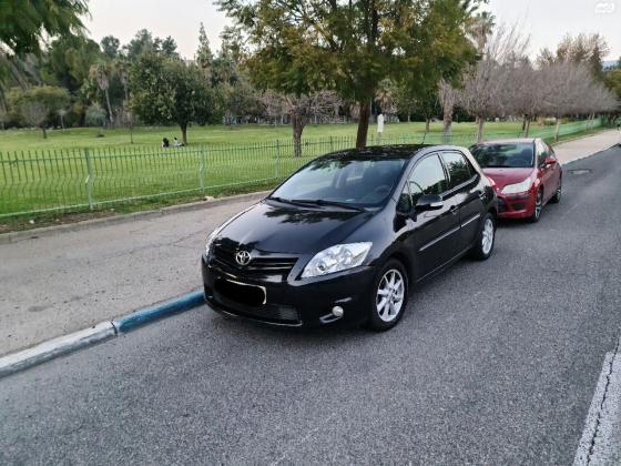 טויוטה אוריס (2010)