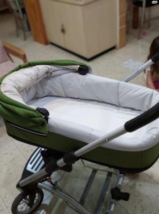 עגלת תינוק במצב חדש בצבע