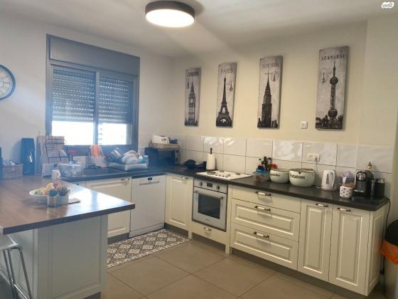 אהוד מנור 18 (עיר ימים)