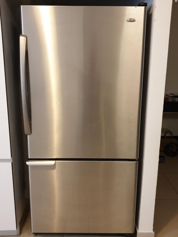 מקררים מקרר במצב מעולה של AMANA מודעה375736