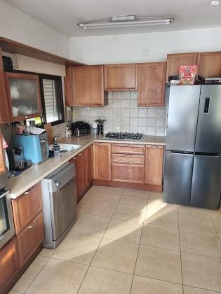 משה שרת 16 (קרית חיים מזרחית)