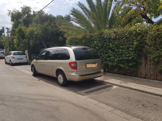 קרייזלר טאון קאנטרי (2005)