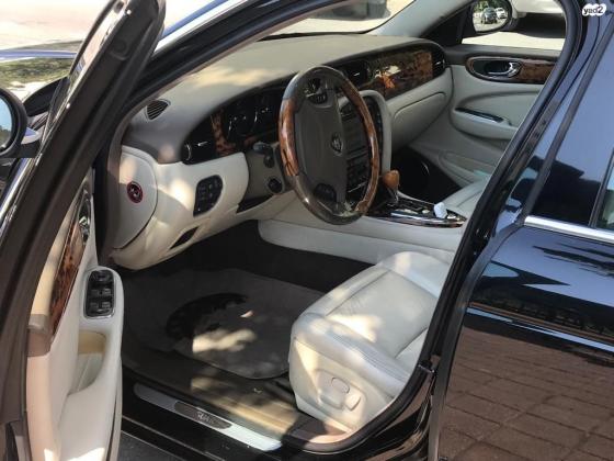 יגואר XJ8 (2005)