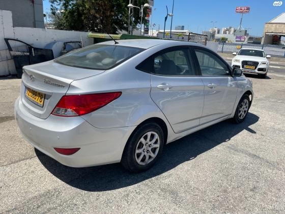 יונדאי i25 (2012)