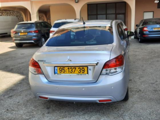 מיצובישי אטראז' (2017)