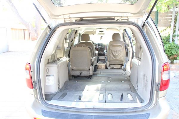 קרייזלר טאון קאנטרי (2005)