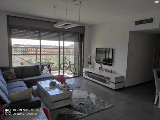 אהוד מנור 4 (תלמי מנשה הצעירה)