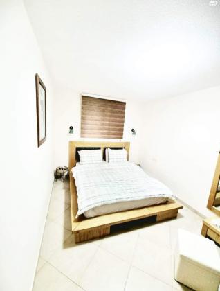 שלמה אבן גבירול 32