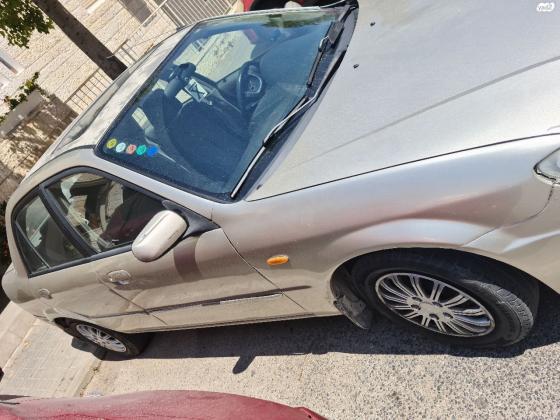 מאזדה 323 לאנטיס (2004)