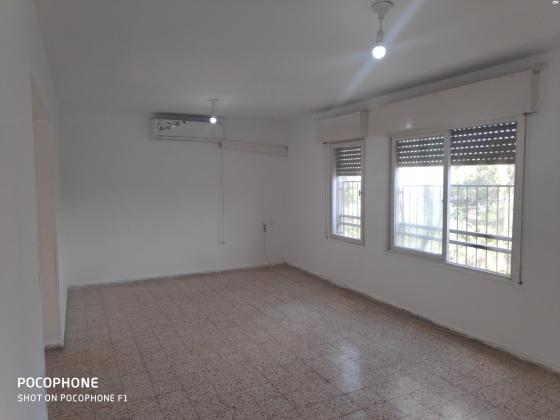 אהבת ישראל 10 (קרית אריה שיינפלד, נווה ספיר)