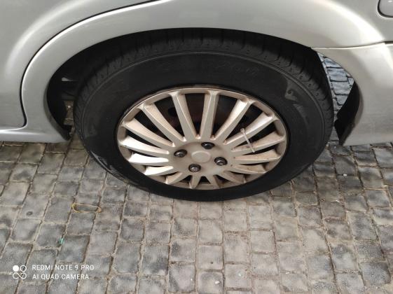 ניסאן אלמרה (2002)