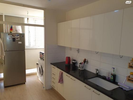 שמעוני 9 (מרכז אזרחי)