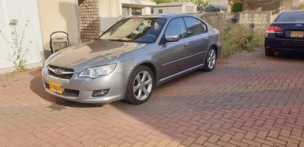 סובארו B4 (2008)