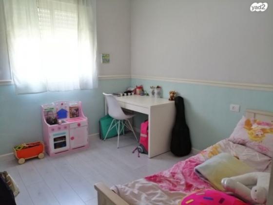 הראשונים 5 (הדר)