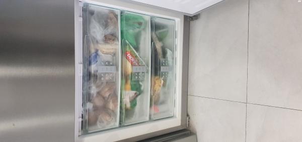 שני מקררים ענקיים במצב מעולה