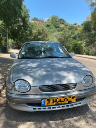 טויוטה קורולה (2000)