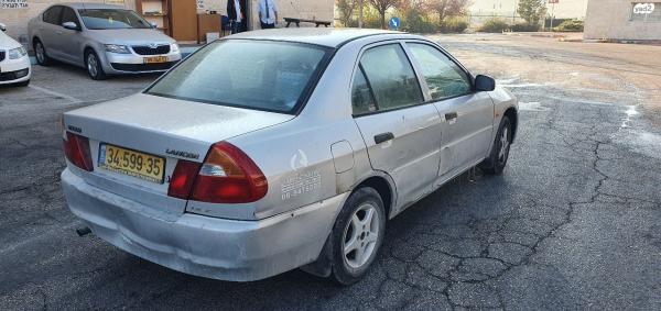 מיצובישי לנסר קלאסיק (2001)