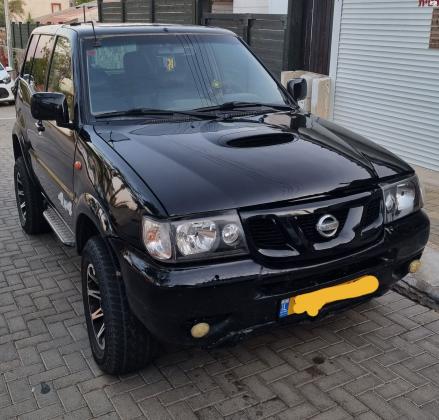 ניסאן טראנו קצר (2002)