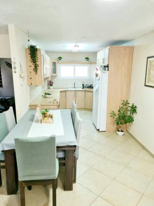 שלמה אבן גבירול 32