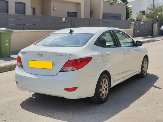 יונדאי i25 (2011)