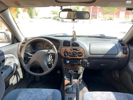 מיצובישי לנסר קלאסיק (2000)