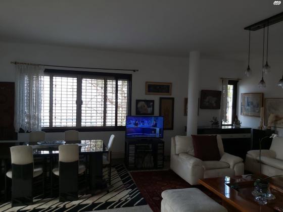 אלברט איינשטיין 111 (גבעת דאונס)