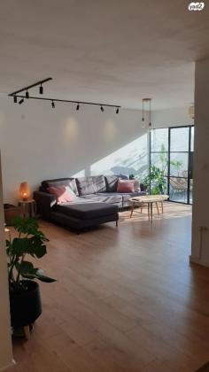 הצנחנים 7 (מגדיאל)