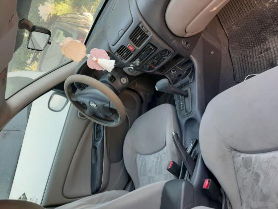 ניסאן אלמרה (2002)