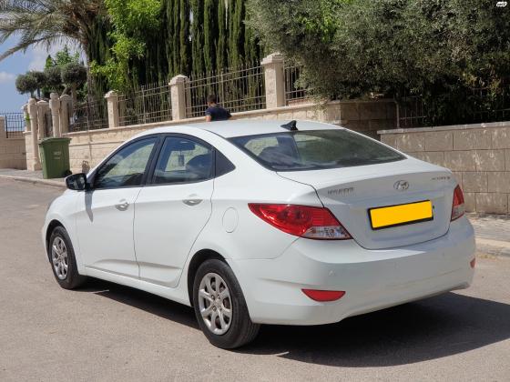 יונדאי i25 (2011)