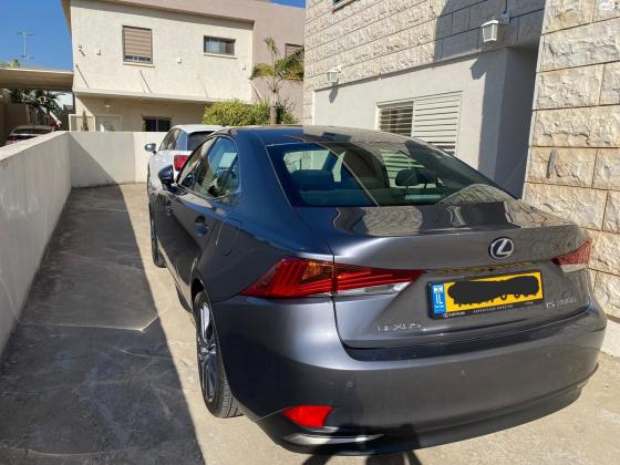 לקסוס IS300h (2018)