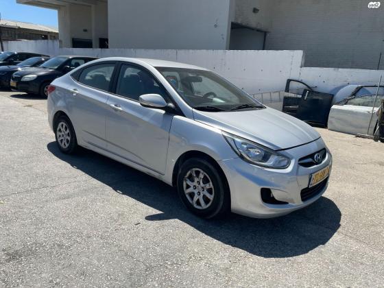 יונדאי i25 (2012)