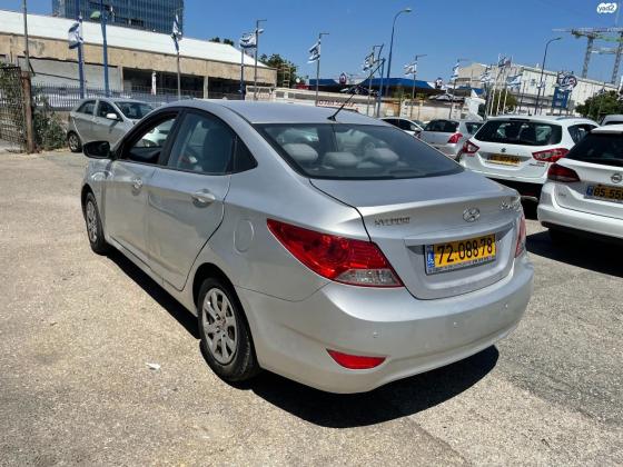 יונדאי i25 (2012)