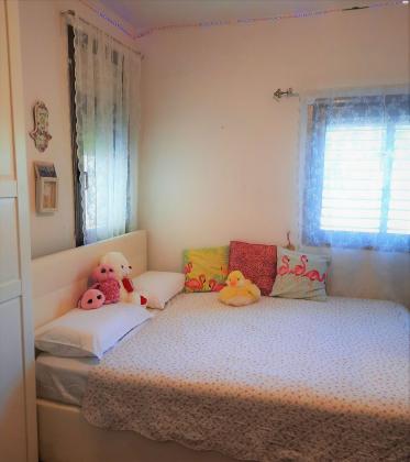 הרי הגלעד 11 (הבורסה)