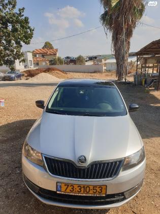 סקודה ראפיד ספייסבק (2015)