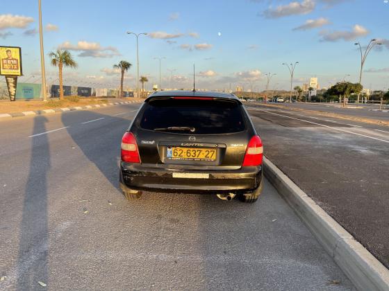 מאזדה 323 לאנטיס (1999)