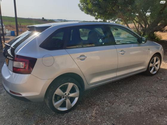 סקודה ראפיד ספייסבק (2015)