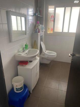 העונות 4 (נווה ההדרים)