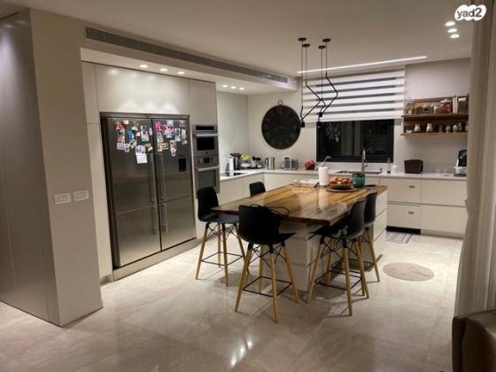 שייקה אופיר 14 (פסגות אפק)