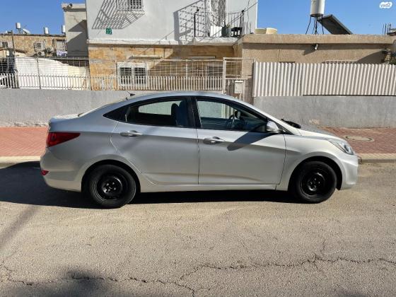 יונדאי i25 (2015)