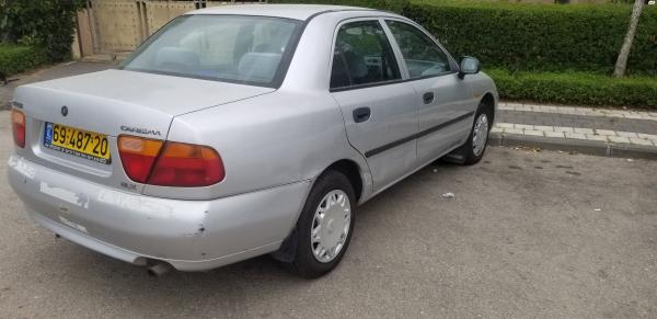 מיצובישי כריזמה (1998)