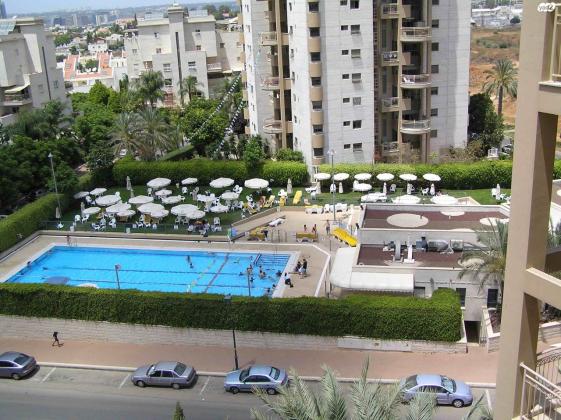 הרימון 10 (רמת הדקלים)