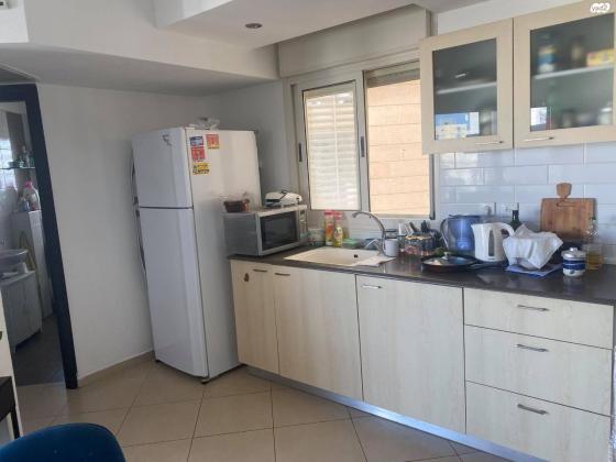 העונות 4 (נווה ההדרים)