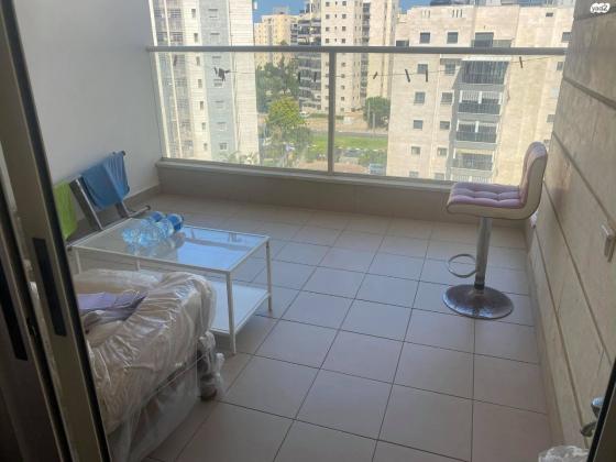 העונות 4 (נווה ההדרים)