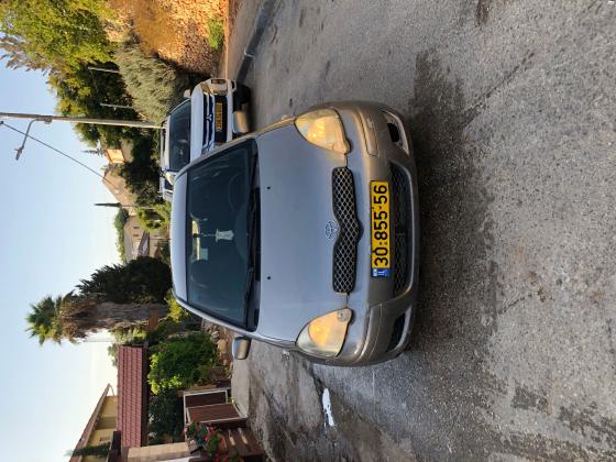 טויוטה יאריס (2004)